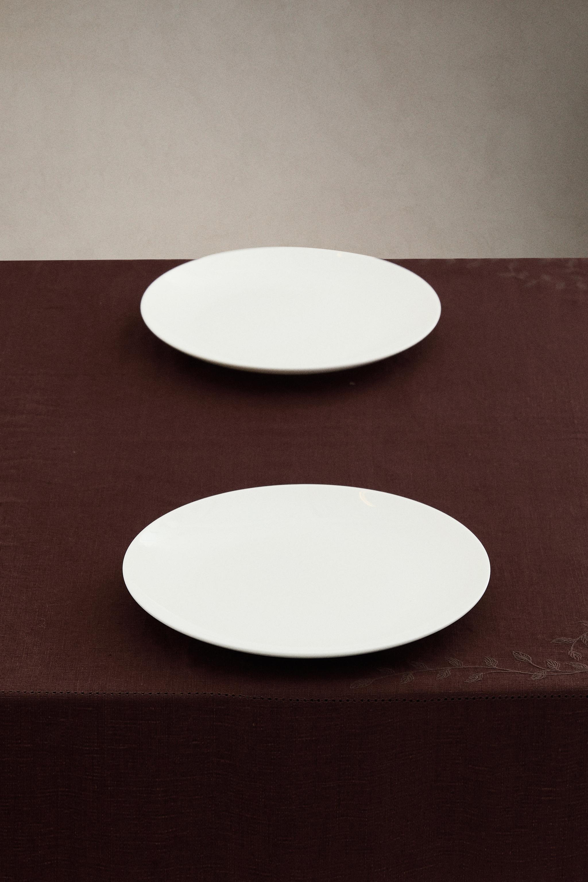 LINEN TABLECLOTH WITH FLORAL EMBROIDERY